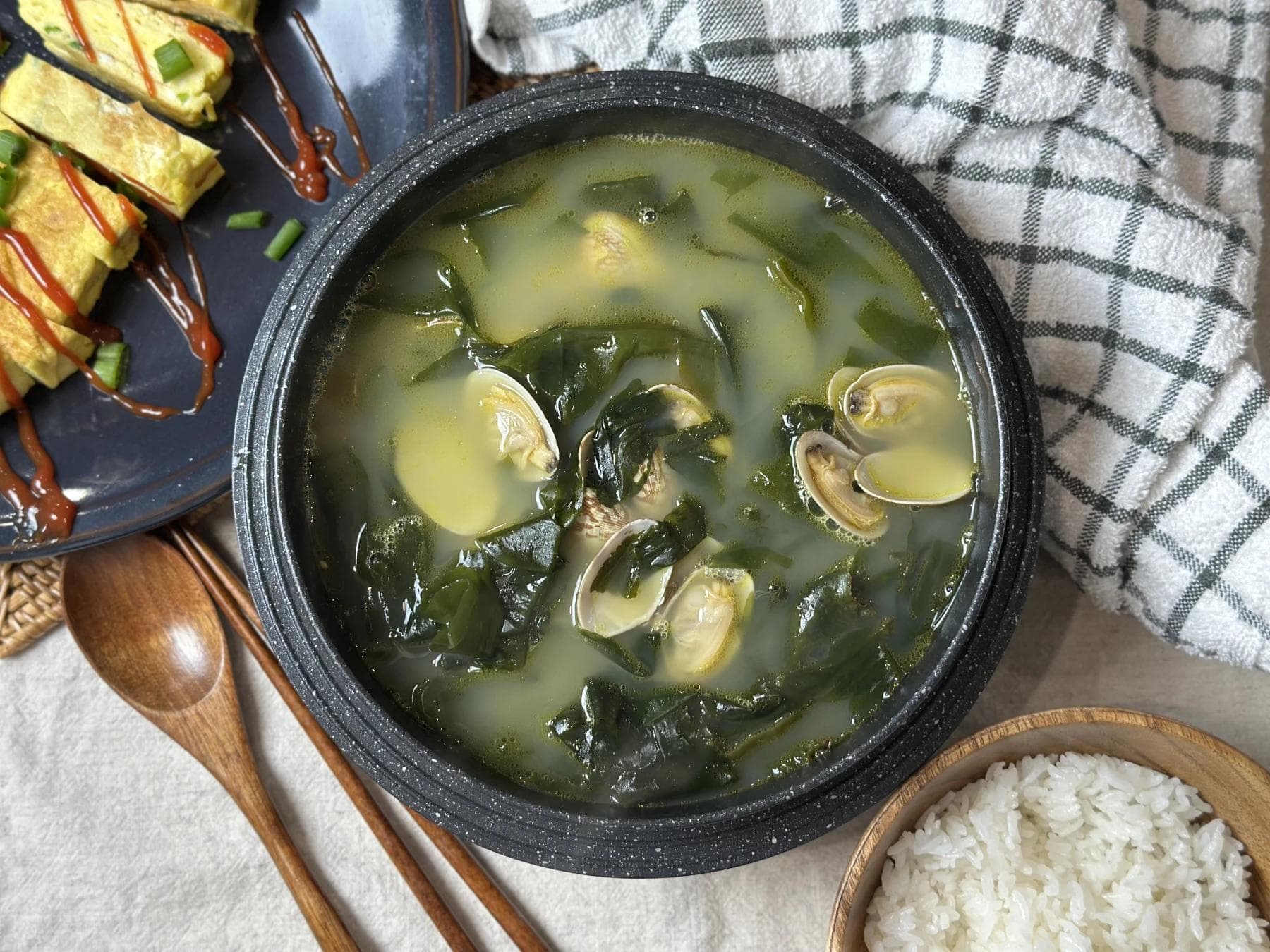 Seaweed Soup with Clam (Miyeokguk)